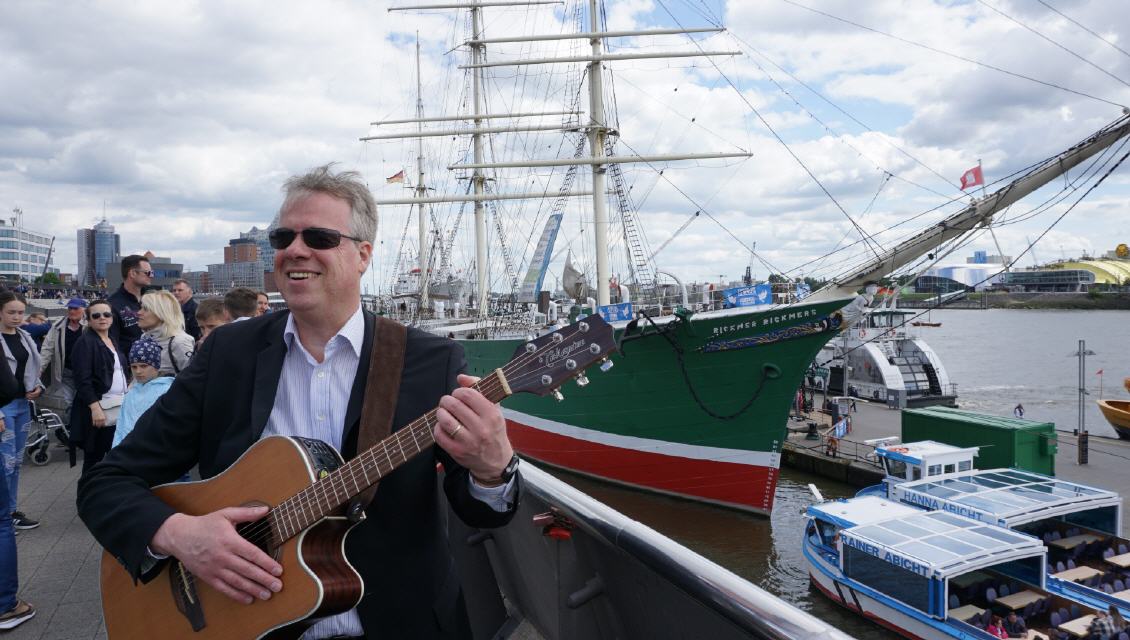 Am Hafen mit Rickmer Rickmers